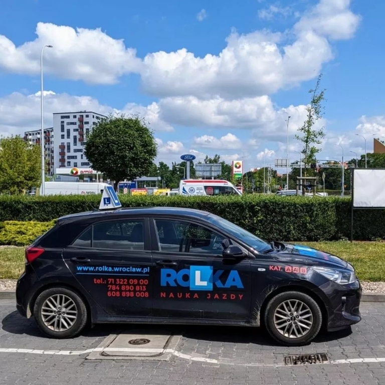 Samochody szkoleniowe: Toyota Yaris (samochód egzaminacyjny) & Kia Rio